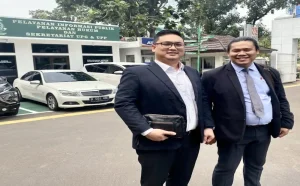 Halaman parkir Kejari Jakbar